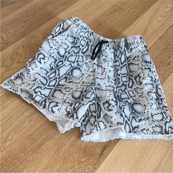 Kith XS S Alexander Wang Boyfriend Shorts in Python Snake Print Grey NWOT - Picture 6 of 16